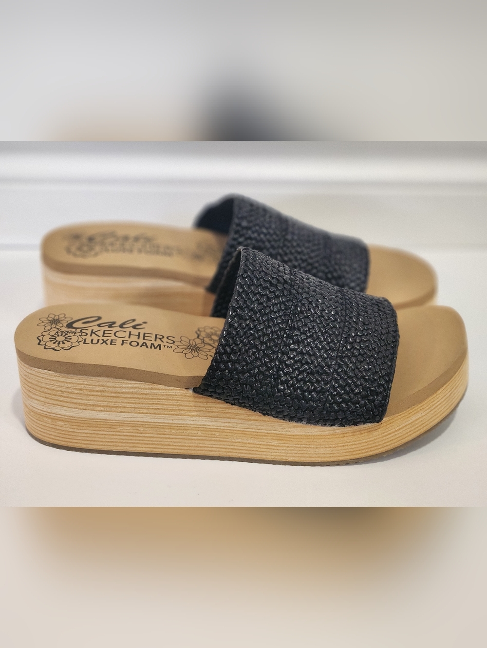 Skechers Women's Luxe Foam Woven Slide Sandals- Salt Spray
